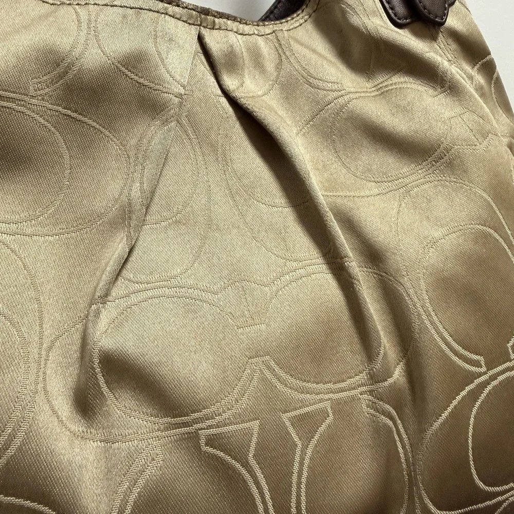 Coach Mia Maggie Hobo Shoulder Bag / Purse 16153 Horse Carriage Hang Tab